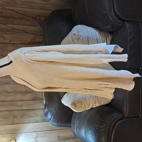 Free People V-Neck Snap Front Ivory Cream Shark Bite Hemline Sweater Cardigan L - Picture 4 of 9